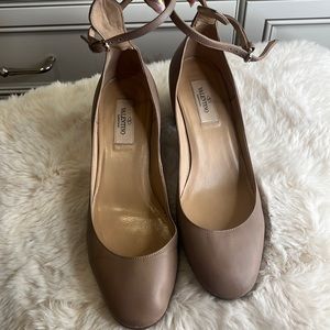 Valentino Beige Leather Mid Heel Ankle Wrap Pump Size 8.5